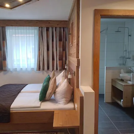 By Ballwein Apartment *