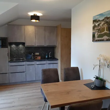 By Ballwein アパート ザルツブルク